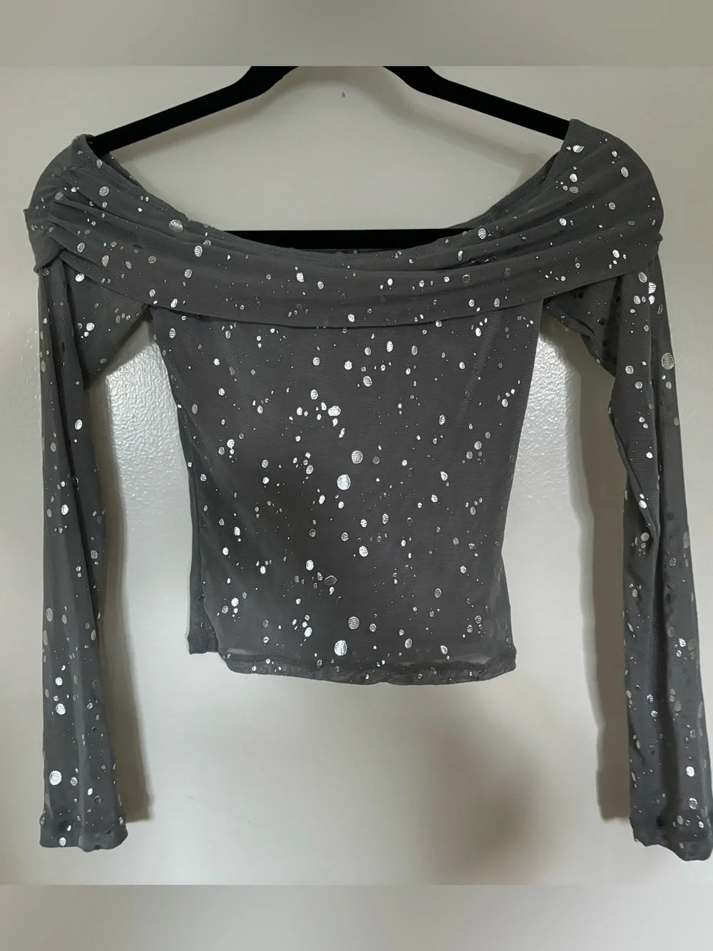 MOTEL Off-Shoulder Gray with sparkles top - Picture 1 of 3